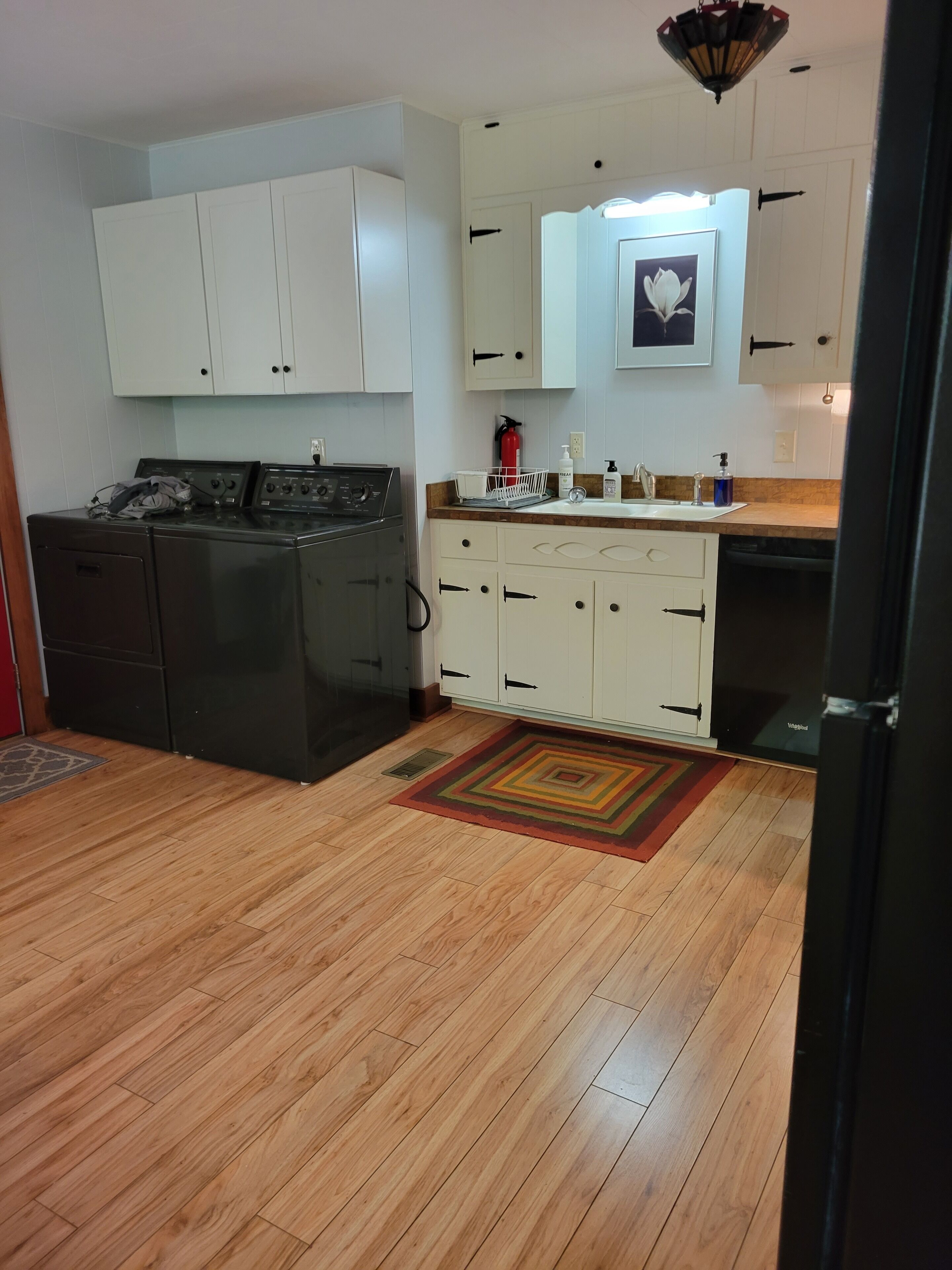 Cozy Cabin in quiet neighborhood with mountain views