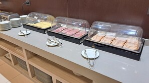 Petit déjeuner buffet compris tous les jours