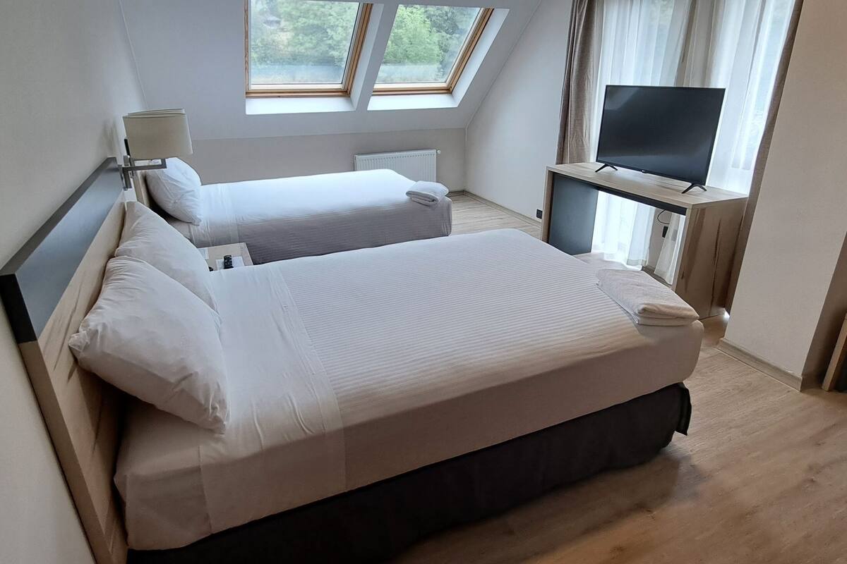 standard double room | minibar, in-room safe, desk, soundproofing