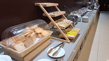 Free daily buffet breakfast