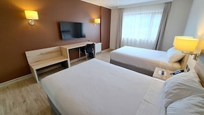 Standard Double Room | Minibar, in-room safe, desk, soundproofing