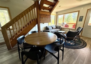 Cabane | Cuisine privée | Réfrigérateur, four, plaque de cuisson, bouilloire électrique