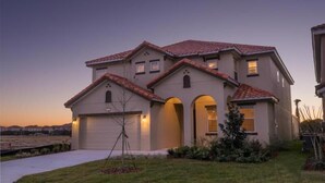 Exterior - Enchanting!! 6 Bed 5 Bath House With Pool 1880 (Davenport)