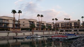 Marina - Beautiful Riverview Condo with Boat Launch (Bullhead City)