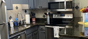 Ski In/Ski Out 2 Bed/2Bath Top Floor Updated Condo With Elevator and Steamshower