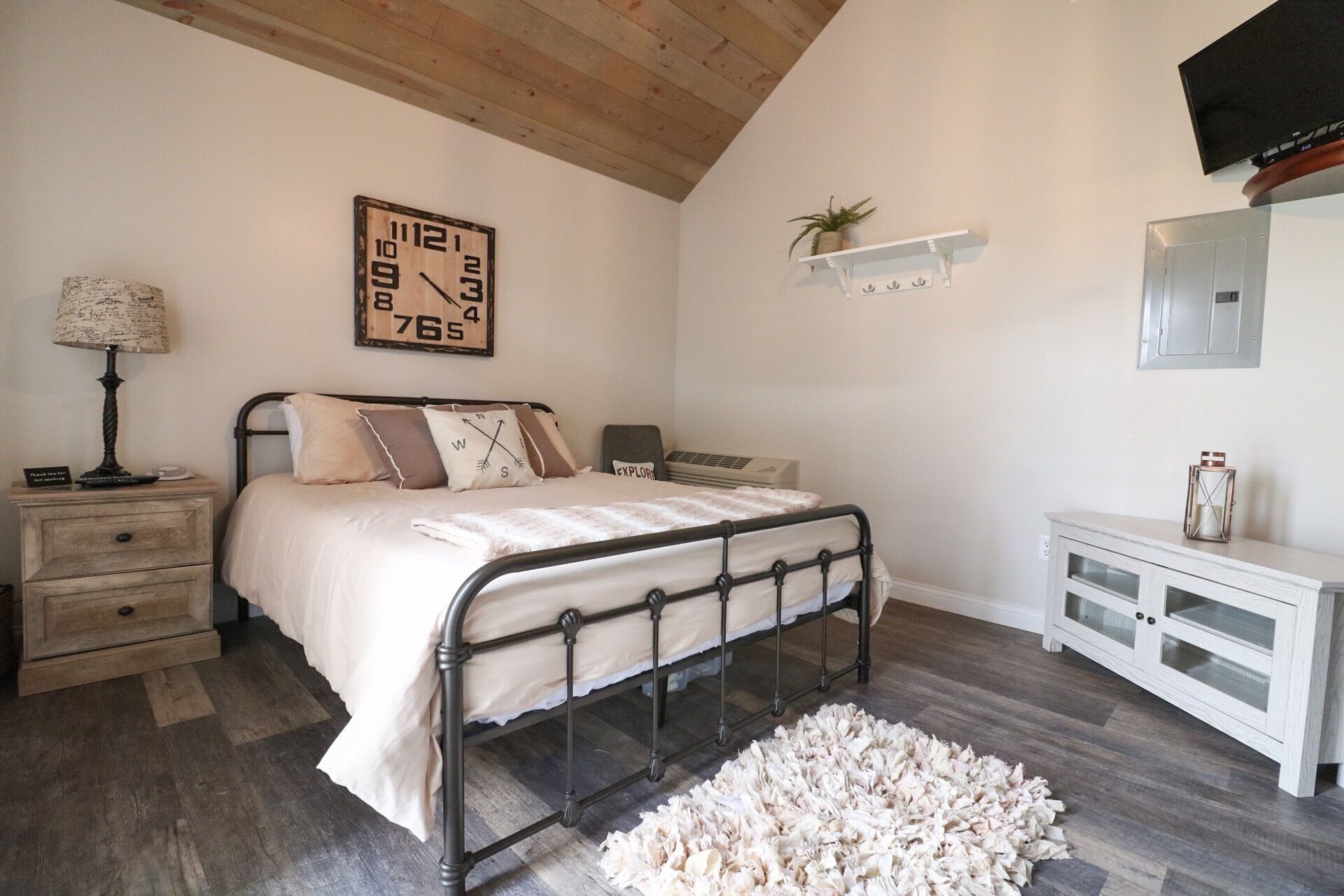 Blue Goose - Close to the Ark Encounter