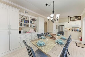 Dining - Pink Flamingo in Palm Isle Village 3203-Condo with Pool - By Island Real Estate (Holmes Beach)