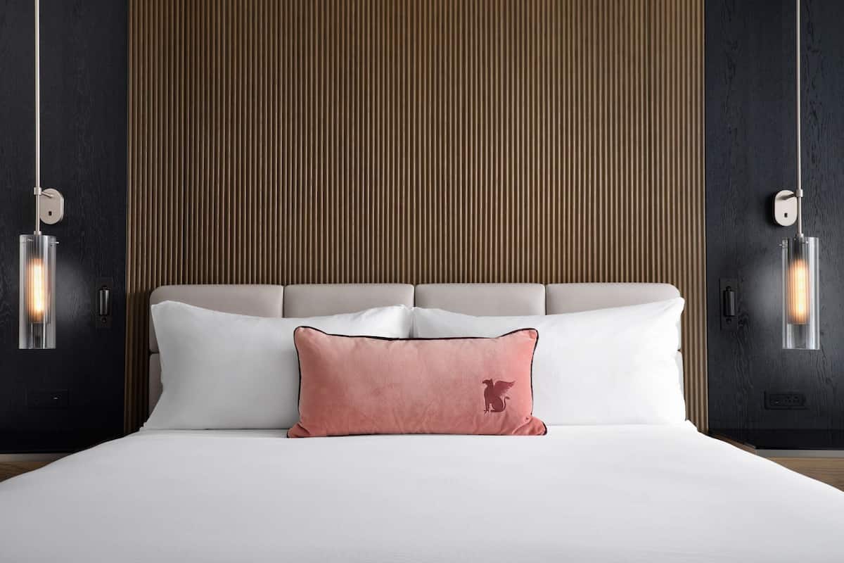 1 bedroom, premium bedding, down comforters, Tempur-Pedic beds