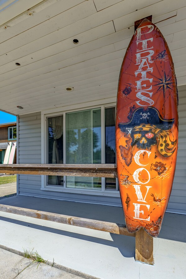 Exterior detail - Pirates Cove (Ucluelet)