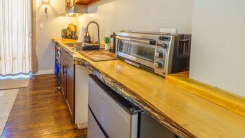Fridge, microwave, coffee/tea maker, electric kettle