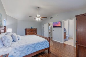 4 bedrooms, iron/ironing board, free WiFi, bed sheets