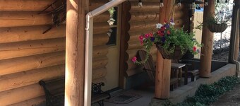 Beautiful bunkhouse in forest just hours outside Phoenix metro area