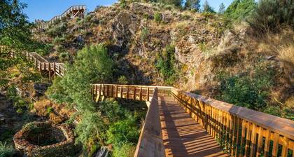 Mountain Retreat Serra da Estrela with Pool for 2 People