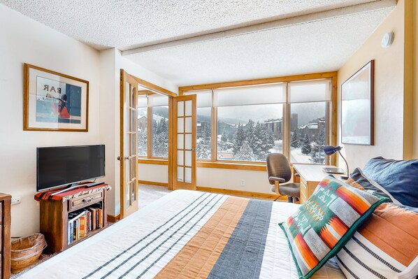 1 bedroom, iron/ironing board, Internet, bed sheets