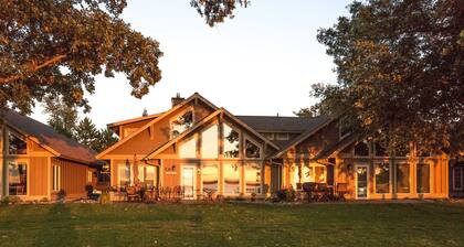 Gull Lake Interlachen Townhouse with Scenic Creek Views