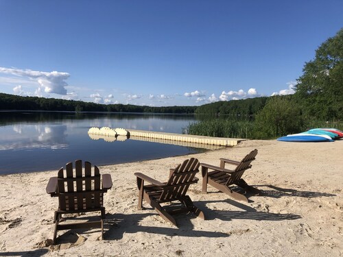 Newly updated, great for families up to 12 & pets; close to skiing-read reviews!