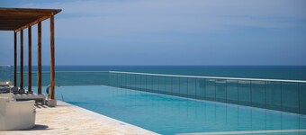 Stunning 2BR with Panoramic Ocean Views – Summer Specials