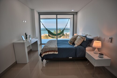 Stunning 2BR with Panoramic Ocean Views – Summer Specials