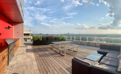 Bright & Luxurious 1 Bedroom Apartment in the Heart of Toronto