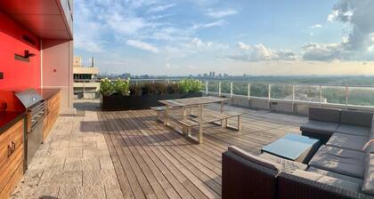 Bright & Luxurious 1 Bedroom Apartment in the Heart of Toronto