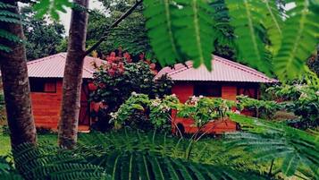 Petit déjeuner composé de spécialités régionales (5 USD par personne)