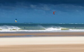 Plage, chaises longues