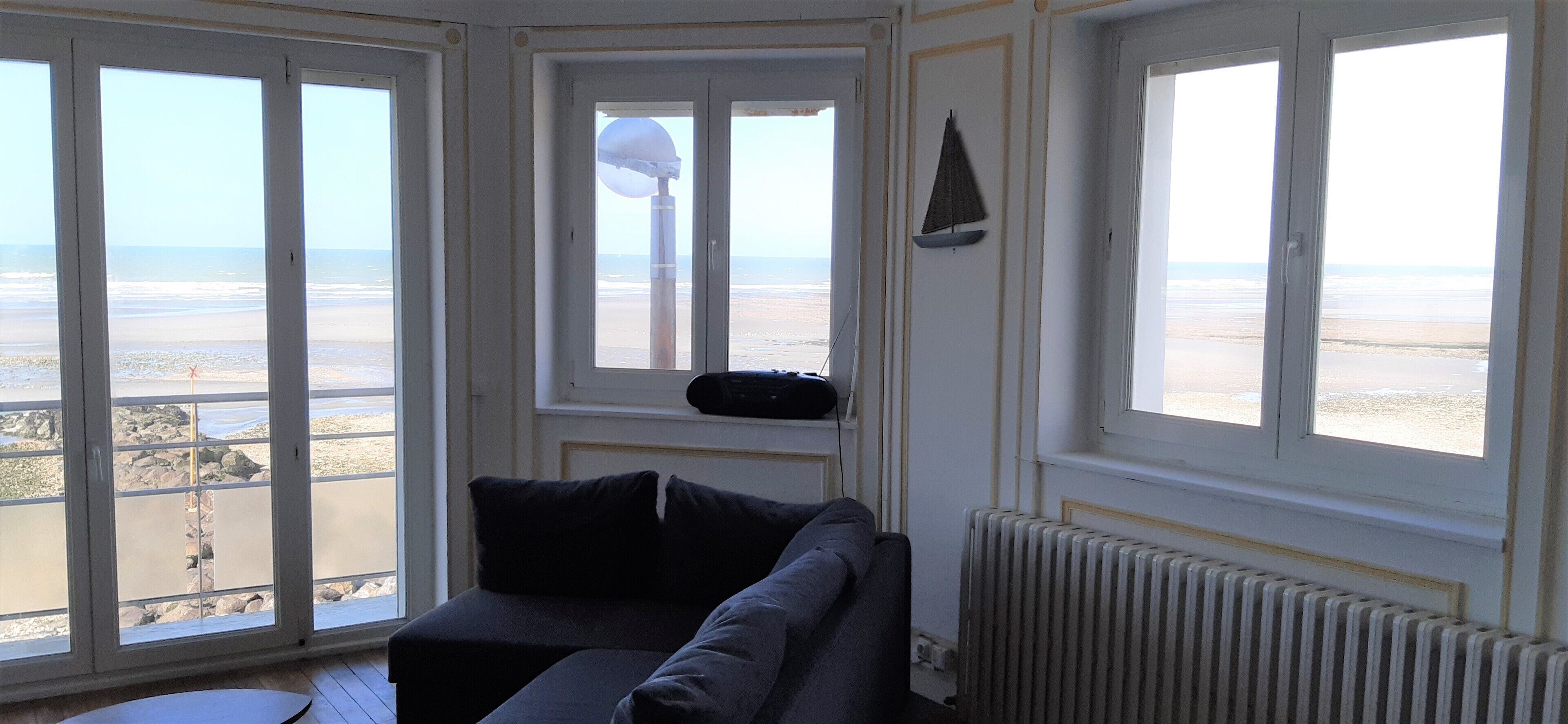 Apartment facing the sea, in a 1900s villa