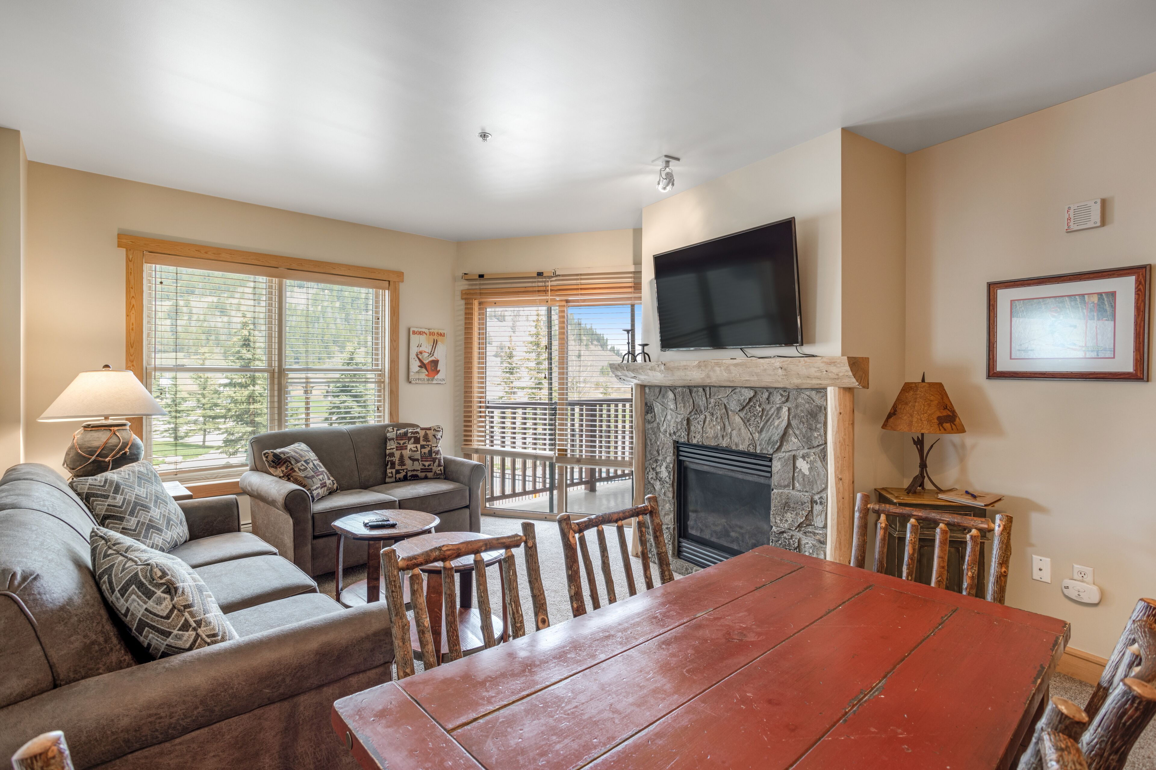 Ski-in/ski-out home w/shared fitness center, billiard table, and hot tub + WiFi!