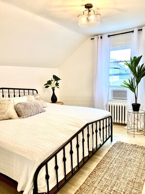 4 soverom, skrivebord, strykejern/-brett og wi-fi (inkludert)