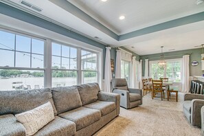 Smart TV, fireplace - The Heron House @Waldron Lake (Wawaka)