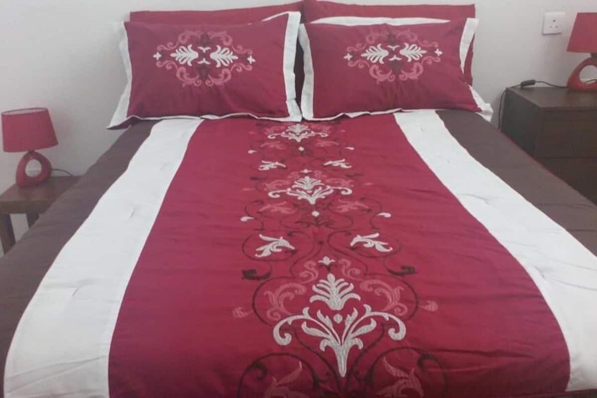 Classic Double Room | Iron/ironing board, WiFi (free), bed sheets