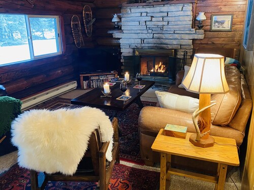 1920 Montana Quiet Log Cabin! Creek, fire pit, 10 ac. of wilderness/ Swan Valley