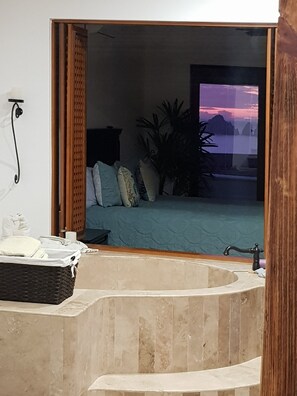 3 bedrooms, in-room safe, desk, iron/ironing board