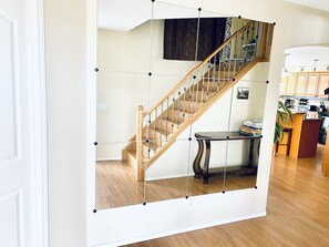 Interior - 3 BDRM Spacious Luxury Retreat w/ Hottub Seclusion (Edmonton)