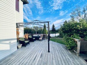 Terrace/patio - Spacious 3BR Retreat w/ Hot Tub Ravine | Sleeps 9 (Edmonton)
