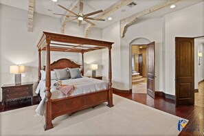 6 bedrooms, desk, iron/ironing board, travel cot - Paradise Waterslide Grotto SportsCourt Playground (Mesa)