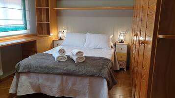 5 slaapkamers, een strijkplank/strijkijzer, wifi, beddengoed