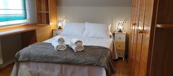 Quiet holiday home for up to 10 people, with garden, near the beach