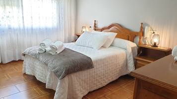 5 slaapkamers, een strijkplank/strijkijzer, wifi, beddengoed