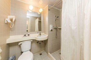 A bathroom with a toilet, sink, mirror, and shower. - Jinjiang Inn (Changchun Railway Station) (Changchun)