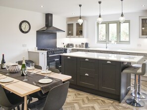 Lava-louças, cadeirão de bebê