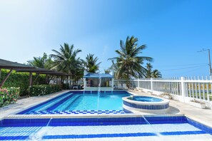 Outdoor pool, sun loungers - Blue Aparthotel Coveñas (Coveñas)