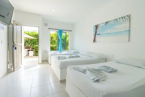 Standard Quadruple Room | In-room safe, free WiFi, bed sheets - Blue Aparthotel Coveñas (Coveñas)