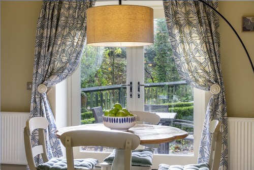 Sandsend - Gardeners Cottage - sleeps 4 guests  in 2 bedrooms