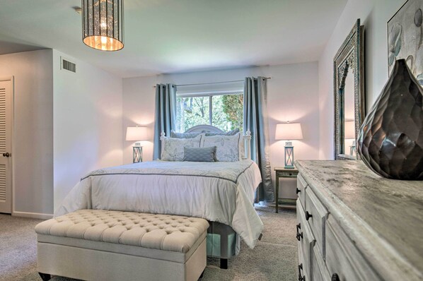 3 bedrooms, desk, iron/ironing board, internet