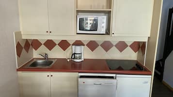 Apartment (1 Bedroom) | Private kitchen