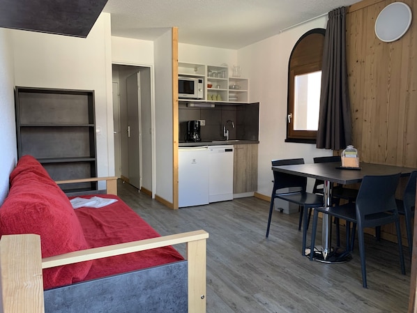 Apartment (0 Bedroom) | Interior