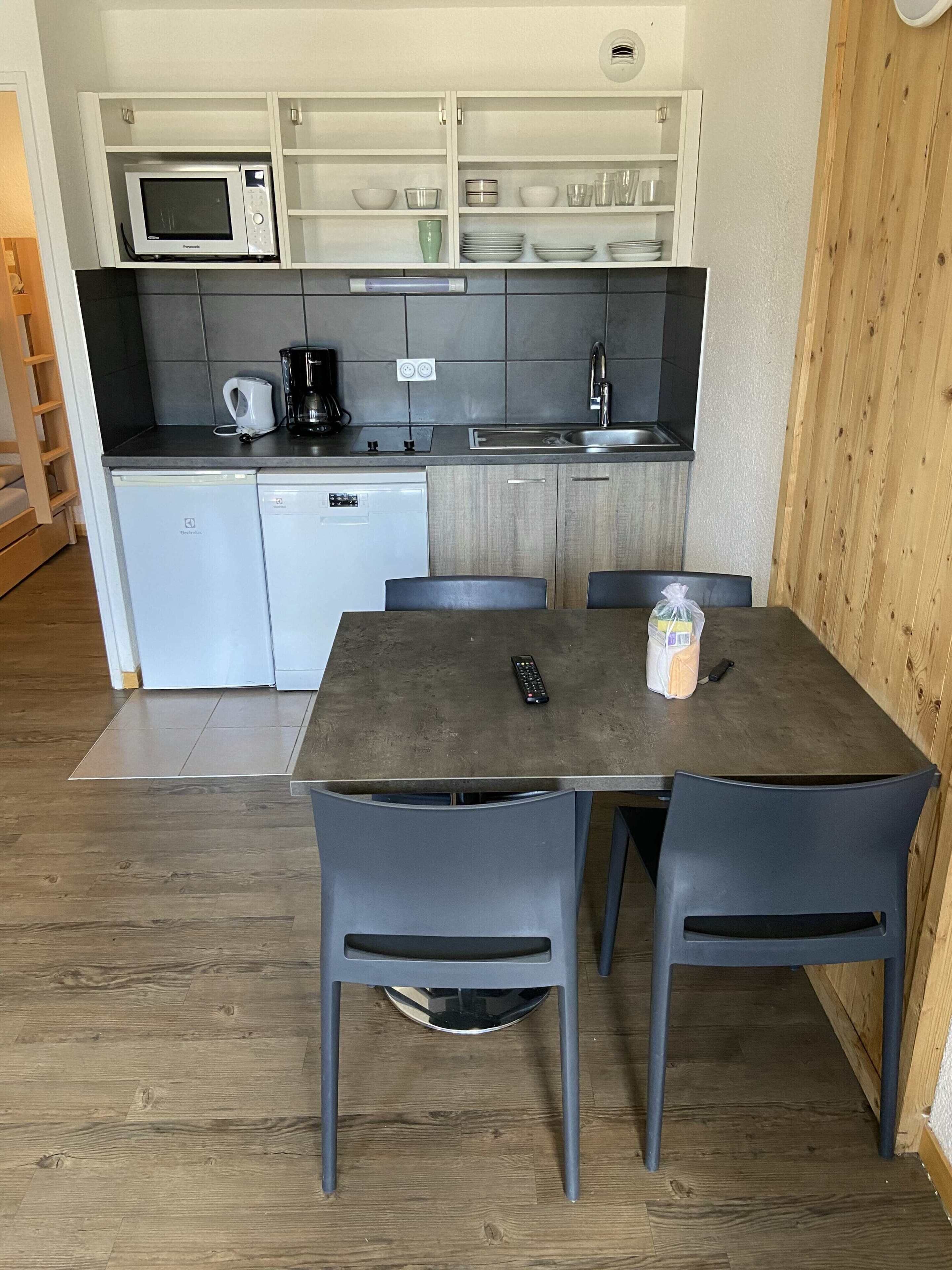 Apartment (0 Bedroom) | Interior