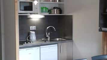 Apartment (0 Bedroom) | Private kitchen