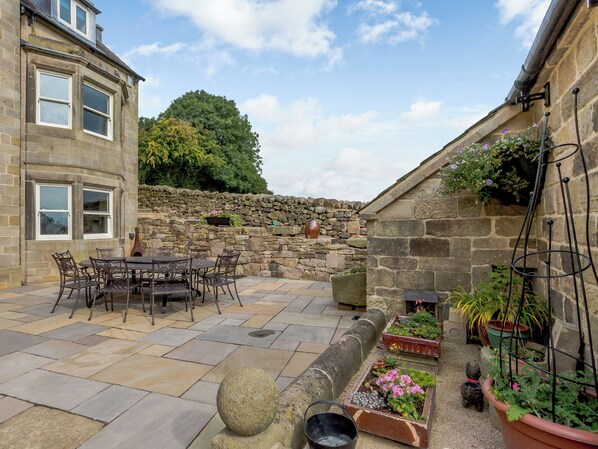 Outdoor dining - 5 bedroom accommodation in Belper (Belper)